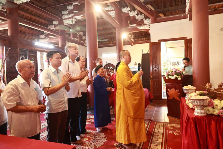Trang nghiêm Đại lễ Phật đản Phật lịch 2570 tại chùa Linh Ứng- Ảnh 1.