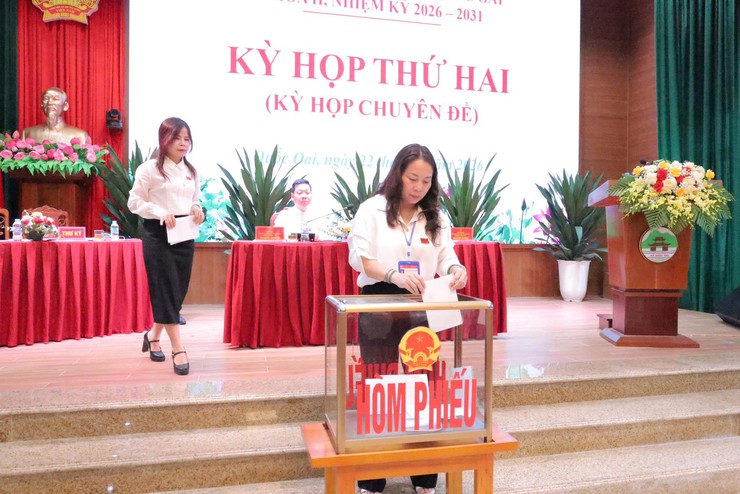 KỲ HỌP THỨ HAI HĐND XÃ QUỐC OAI QUYẾT NGHỊ NHIỀU NỘI DUNG QUAN TRỌNG CHO GIAI ĐOẠN PHÁT TRIỂN MỚI- Ảnh 9.