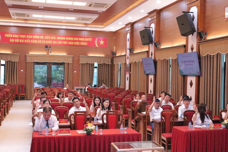 KỲ HỌP THỨ HAI HĐND XÃ QUỐC OAI QUYẾT NGHỊ NHIỀU NỘI DUNG QUAN TRỌNG CHO GIAI ĐOẠN PHÁT TRIỂN MỚI- Ảnh 15.