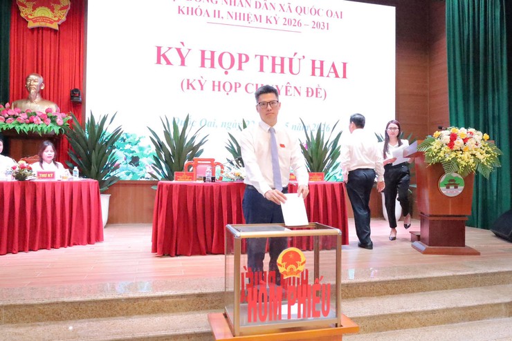 KỲ HỌP THỨ HAI HĐND XÃ QUỐC OAI QUYẾT NGHỊ NHIỀU NỘI DUNG QUAN TRỌNG CHO GIAI ĐOẠN PHÁT TRIỂN MỚI- Ảnh 8.