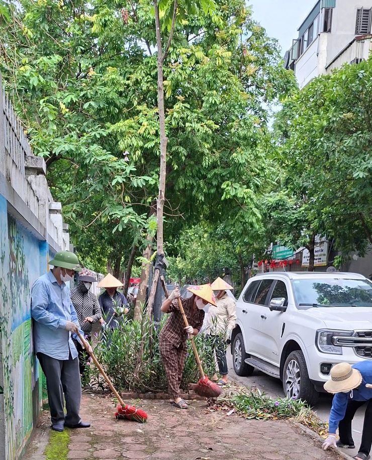 Ra quân chiến dịch vệ sinh môi trường, diệt bọ gậy phòng chống dịch bệnh sốt xuất huyết- Ảnh 2.