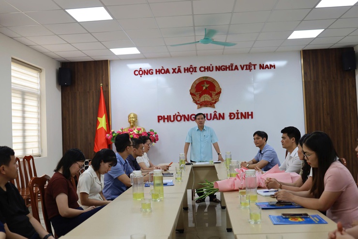 Phường Xuân Đỉnh công bố các quyết định về công tác cán bộ- Ảnh 1.