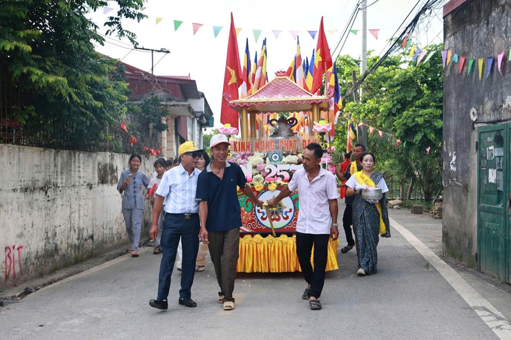 Trang nghiêm Đại lễ Phật đản Phật lịch 2570 tại chùa Linh Ứng- Ảnh 10.