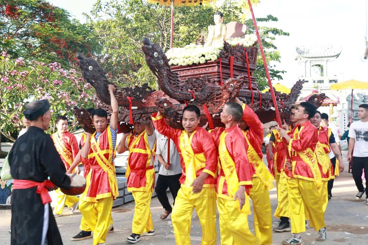 Trang nghiêm Đại lễ Phật đản Phật lịch 2570 tại chùa Linh Ứng- Ảnh 12.