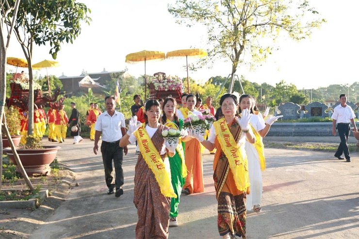 Trang nghiêm Đại lễ Phật đản Phật lịch 2570 tại chùa Linh Ứng- Ảnh 14.