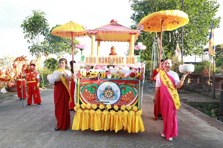 Trang nghiêm Đại lễ Phật đản Phật lịch 2570 tại chùa Linh Ứng- Ảnh 11.