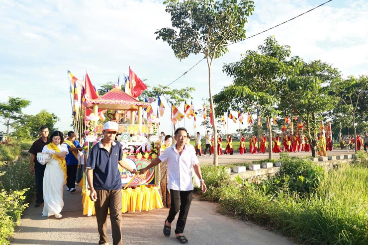 Trang nghiêm Đại lễ Phật đản Phật lịch 2570 tại chùa Linh Ứng- Ảnh 13.