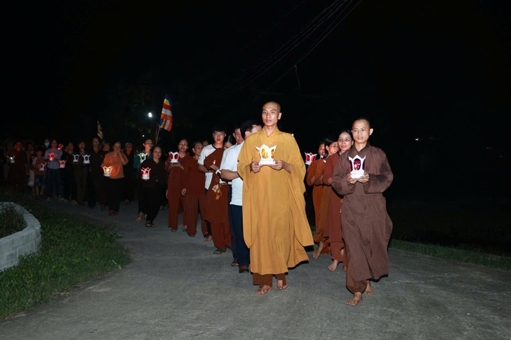 Trang nghiêm Đại lễ Phật đản Phật lịch 2570 tại chùa Linh Ứng- Ảnh 2.