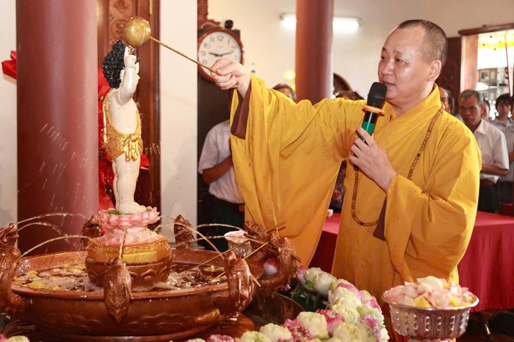 Trang nghiêm Đại lễ Phật đản Phật lịch 2570 tại chùa Linh Ứng- Ảnh 7.
