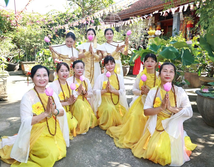 Trang nghiêm Đại lễ Phật đản Phật lịch 2570 tại chùa Linh Ứng- Ảnh 16.