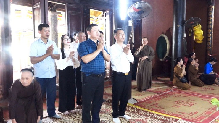 CÁC ĐỒNG CHÍ LÃNH ĐẠO XÃ DÂN HÒA THĂM, CHÚC MỪNG CÁC CHÙA  NHÂN ĐẠI LỄ PHẬT ĐẢN PL 2570 – DL 2026 - Ảnh 2.