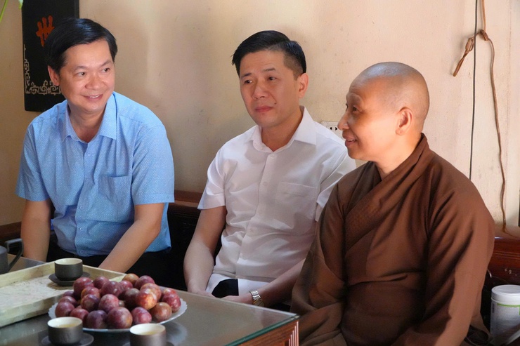 CÁC ĐỒNG CHÍ LÃNH ĐẠO XÃ DÂN HÒA THĂM, CHÚC MỪNG CÁC CHÙA  NHÂN ĐẠI LỄ PHẬT ĐẢN PL 2570 – DL 2026 - Ảnh 7.