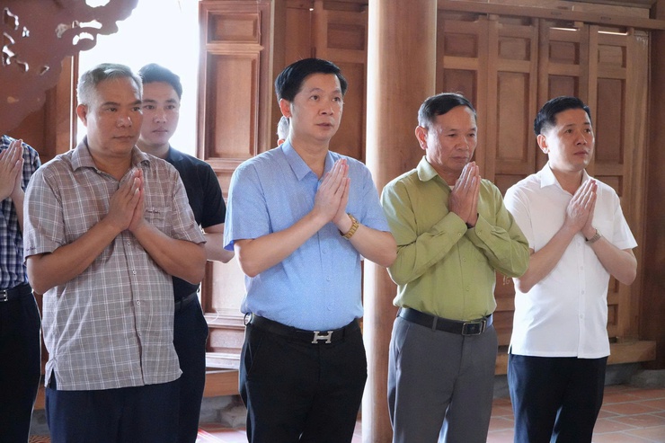CÁC ĐỒNG CHÍ LÃNH ĐẠO XÃ DÂN HÒA THĂM, CHÚC MỪNG CÁC CHÙA  NHÂN ĐẠI LỄ PHẬT ĐẢN PL 2570 – DL 2026 - Ảnh 3.
