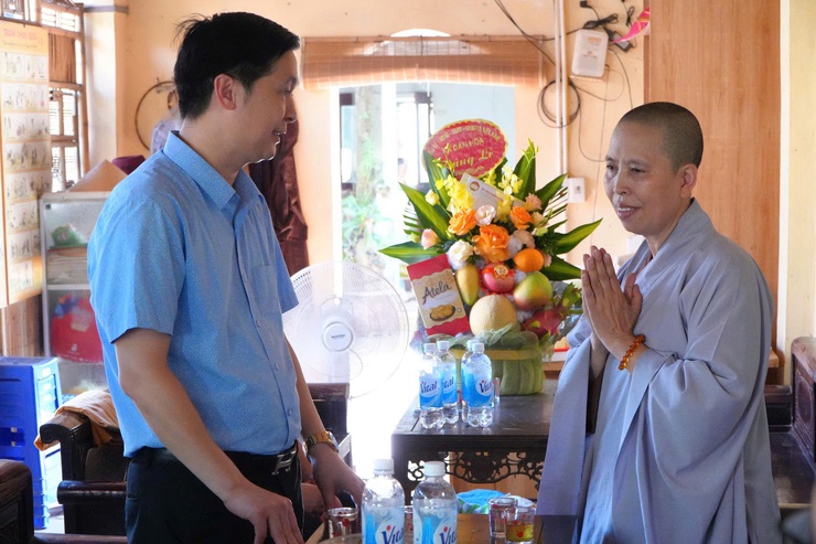 CÁC ĐỒNG CHÍ LÃNH ĐẠO XÃ DÂN HÒA THĂM, CHÚC MỪNG CÁC CHÙA  NHÂN ĐẠI LỄ PHẬT ĐẢN PL 2570 – DL 2026 - Ảnh 8.