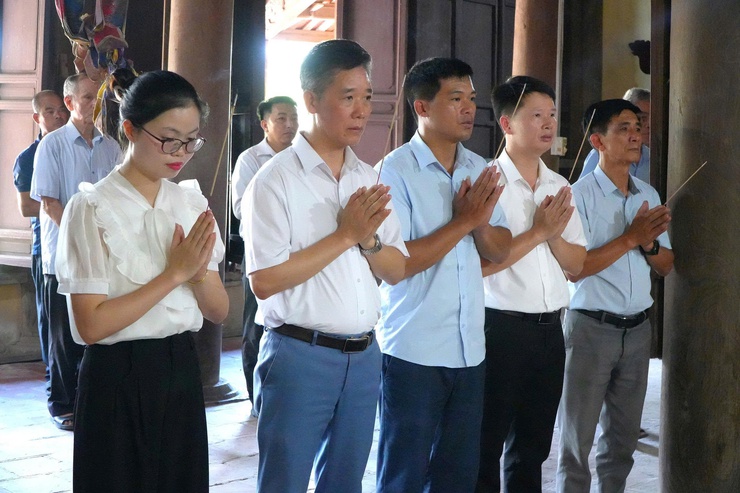 CÁC ĐỒNG CHÍ LÃNH ĐẠO XÃ DÂN HÒA THĂM, CHÚC MỪNG CÁC CHÙA  NHÂN ĐẠI LỄ PHẬT ĐẢN PL 2570 – DL 2026 - Ảnh 4.