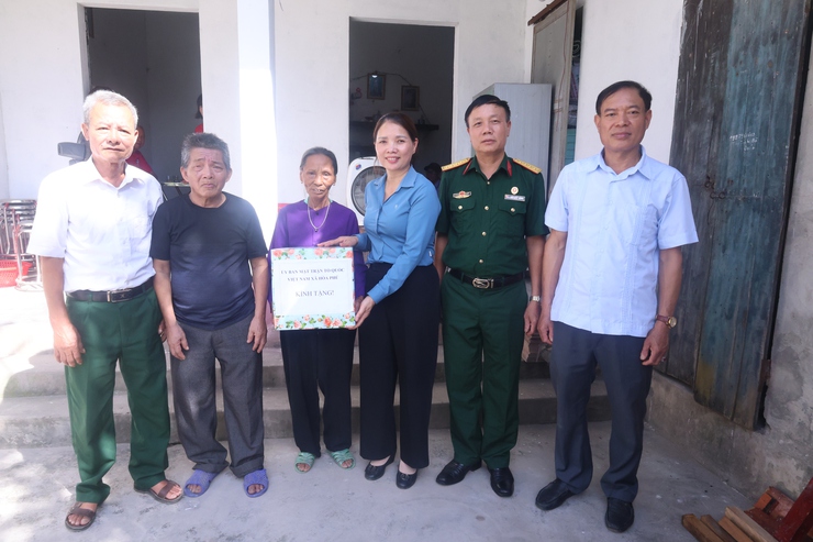 Hội CTĐ xã Hòa Phú: Chương trình bàn giao hỗ trợ xây dựng công trình phụ trợ cho gia đình ông Cao Văn Màu- Ảnh 5.