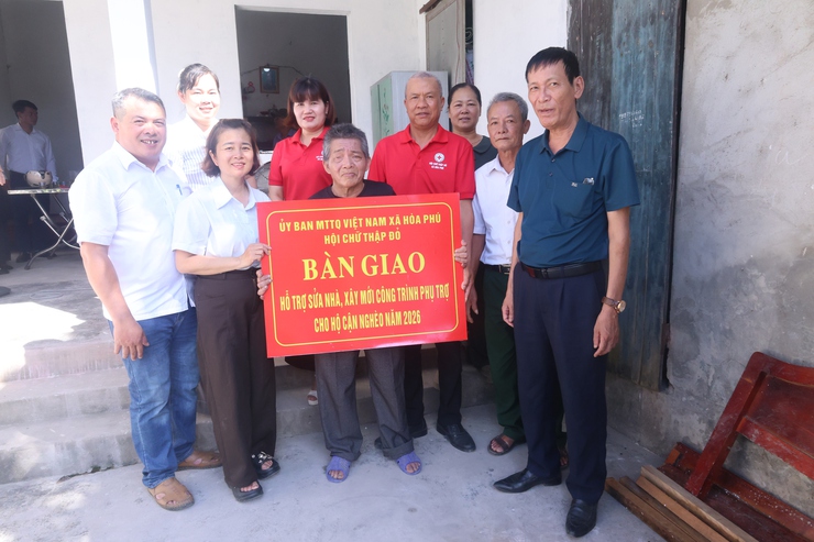Hội CTĐ xã Hòa Phú: Chương trình bàn giao hỗ trợ xây dựng công trình phụ trợ cho gia đình ông Cao Văn Màu- Ảnh 6.
