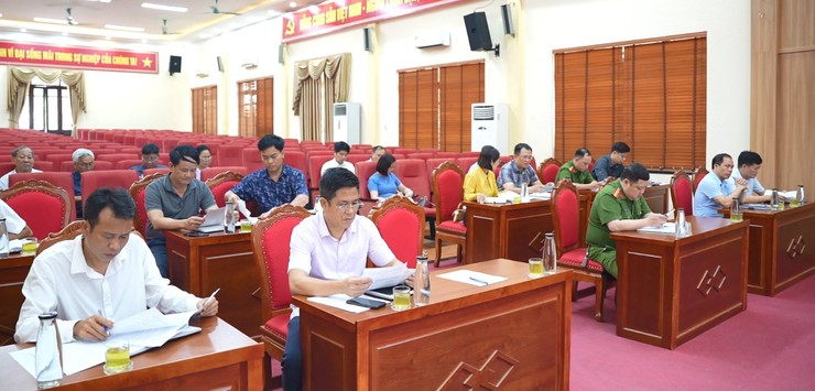 Tháo dỡ mái che, mái vảy tại khu A, chợ Sấu nhằm lập lại trật tự, đảm bảo an toàn công tác phòng cháy, chữa cháy - Ảnh 1.