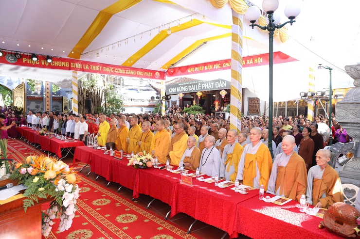 Phật tử thành kính mừng Đại lễ Phật đản Phật lịch 2570 tại chùa Diên Hưng, Thôn Vĩnh Lộc 2, Xã Tây Phương- Ảnh 1.