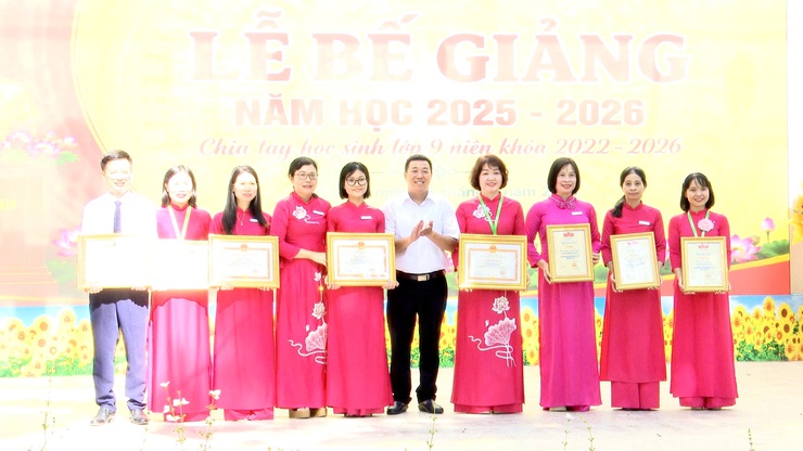 Trường THCS Thư Lâm tổ chức Lễ bế giảng năm học 2025 – 2026 và chia tay học sinh lớp 9 niên khóa 2022 – 2026- Ảnh 13.