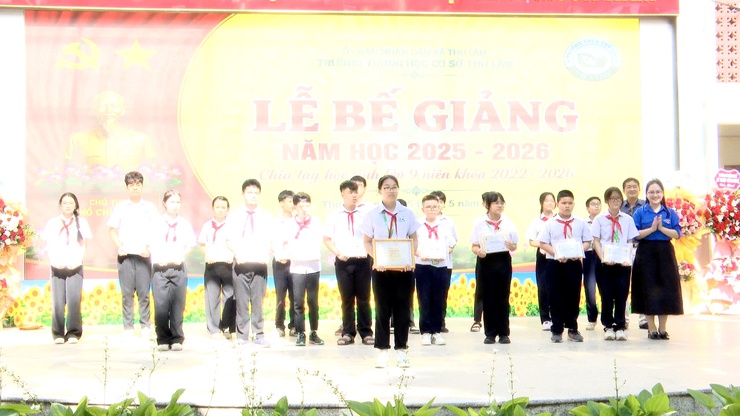 Trường THCS Thư Lâm tổ chức Lễ bế giảng năm học 2025 – 2026 và chia tay học sinh lớp 9 niên khóa 2022 – 2026- Ảnh 15.