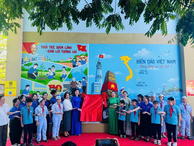 Đoàn thanh niên - Hội Đồng đội phường Tây Tựu gắn biển công trình thanh niên - măng non- Ảnh 2.