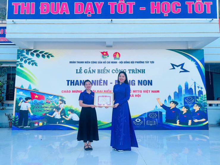 Đoàn thanh niên - Hội Đồng đội phường Tây Tựu gắn biển công trình thanh niên - măng non- Ảnh 3.