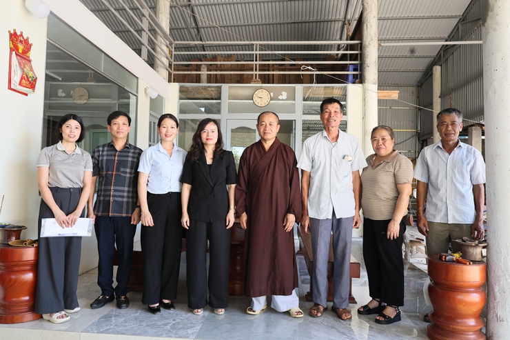 Đồng chí Lê Thị Hạnh, Phó Bí thư Thường trực Đảng ủy xã Quảng Bị thăm, chúc mừng các cơ sở Phật giáo nhân Đại lễ Phật đản Phật lịch 2570 - Dương lịch 2026- Ảnh 10.