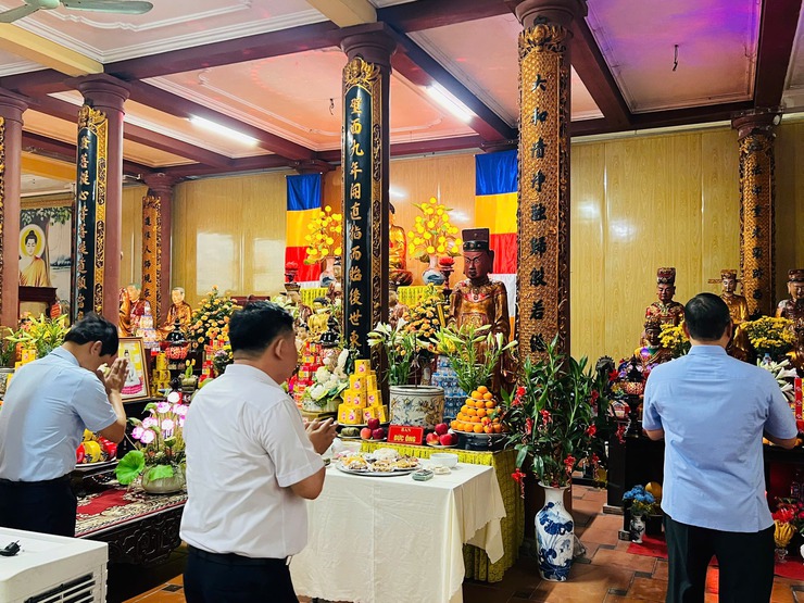 LÃNH ĐẠO PHƯỜNG VĂN MIẾU - QUỐC TỬ GIÁM THĂM, CHÚC MỪNG CHÙA TIÊN TÍCH NHÂN ĐẠI LỄ PHẬT ĐẢN PHẬT LỊCH 2570 - DƯƠNG LỊCH 2026- Ảnh 3.