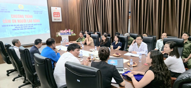 Công đoàn phường Long Biên tổ chức khám bệnh miễn phí cho người lao động- Ảnh 3.
