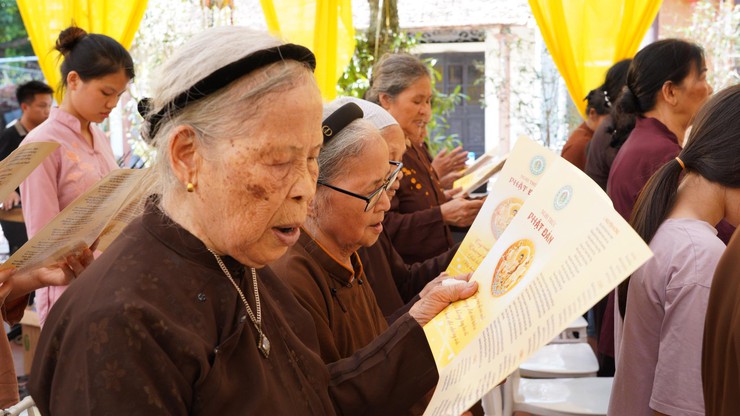 Lãnh đạo xã Quang Minh thăm, chúc mừng Đại lễ Phật đản Phật lịch 2570- Ảnh 4.