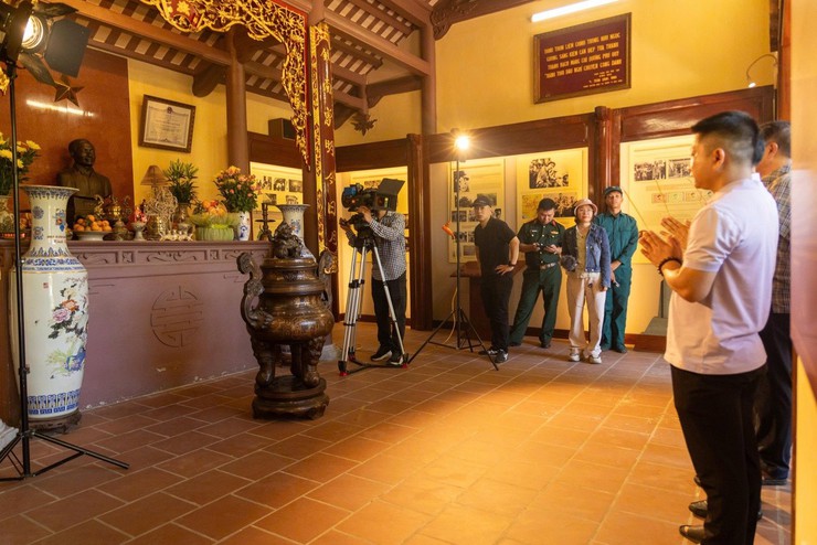 Cán bộ và Nhân dân xã Ứng Thiên tích cực phối hợp sản xuất phim tài liệu “Nhà cách mạng Trần Đăng Ninh- Ảnh 5.