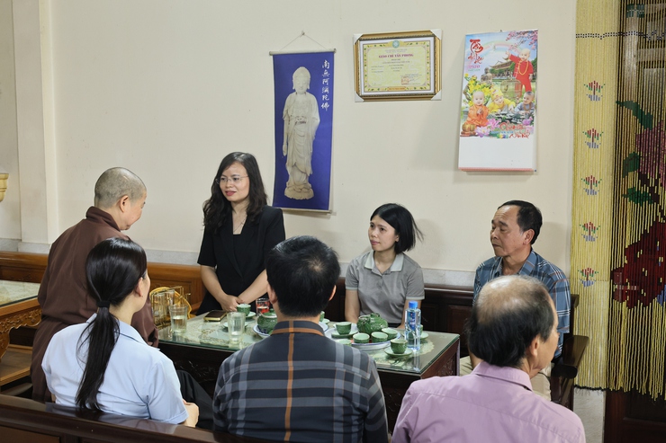 Đồng chí Lê Thị Hạnh, Phó Bí thư Thường trực Đảng ủy xã Quảng Bị thăm, chúc mừng các cơ sở Phật giáo nhân Đại lễ Phật đản Phật lịch 2570 - Dương lịch 2026- Ảnh 5.