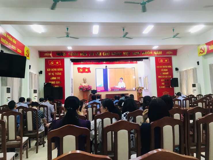 NGỌC HỒI THAM DỰ HỘI NGHỊ BÁO CÁO VIÊN THÁNG 6/2026 KẾT NỐI TỪ TRUNG ƯƠNG ĐẾN CƠ SỞ- Ảnh 4.