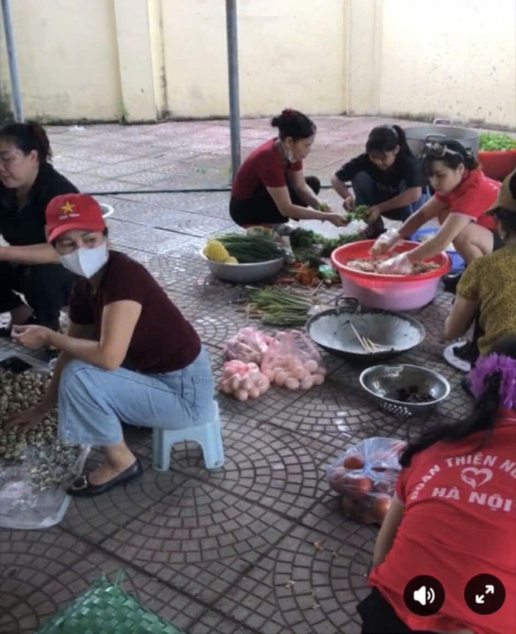 HỘI CHỮ THẬP ĐỎ XÃ PHÚC SƠN PHỐI HỢP TỔ CHỨC CHƯƠNG TRÌNH NẤU CƠM TỪ THIỆN, TRAO 270 SUẤT ĂN MIỄN PHÍ CHO BỆNH NHÂN BỆNH VIỆN TÂM THẦN- Ảnh 1.