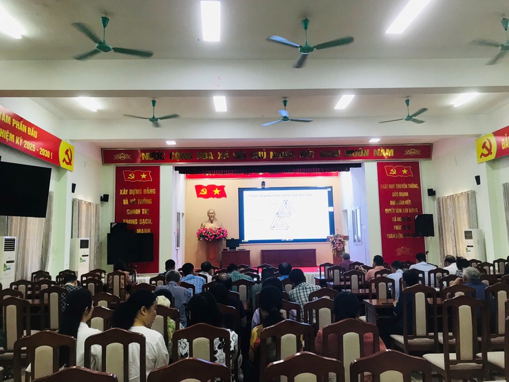 NGỌC HỒI THAM DỰ HỘI NGHỊ BÁO CÁO VIÊN THÁNG 6/2026 KẾT NỐI TỪ TRUNG ƯƠNG ĐẾN CƠ SỞ- Ảnh 3.