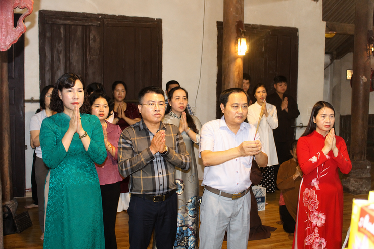 Lãnh đạo xã Phú Xuyên thăm, tặng quà các cơ sở Phật giáo nhân dịp Đại lễ Phật đản năm 2026- Ảnh 1.