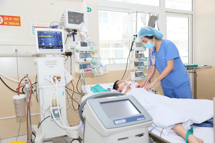 Bệnh viện đa khoa Đức Giang hồi sức thành công bệnh nhi đuối nước nguy kịch nhờ "thời gian vàng"- Ảnh 1.