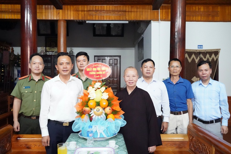 Đồng chí Phí Minh Hải – Bí thư Đảng ủy, Chủ tịch HĐND phường chúc mừng, động viên các tổ chức, chức sắc, cốt cán, nhân sĩ Phật giáo nhân dịp Đại lễ Phật đản Phật lịch 2570 – Dương lịch 2026- Ảnh 3.