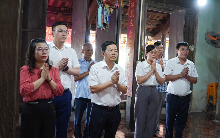Lãnh đạo xã Đại Xuyên thăm, chúc mừng các cơ sở Phật giáo nhân dịp Đại lễ Phật đản 2026- Ảnh 1.