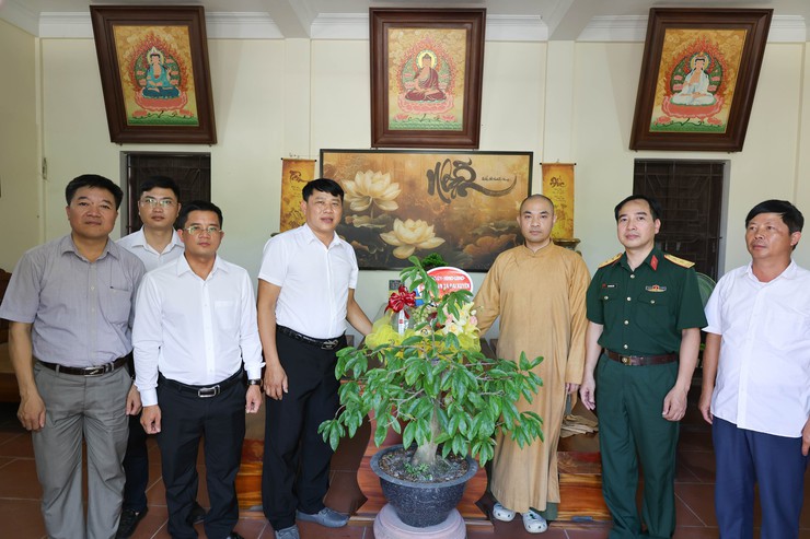 Lãnh đạo xã Đại Xuyên thăm, chúc mừng các cơ sở Phật giáo nhân dịp Đại lễ Phật đản 2026- Ảnh 2.