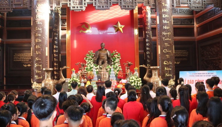Lễ báo công dâng bác và hành trình vinh danh những "bông hoa" đạt thành tích xuất sắc của Trường THCS Hợp Thanh năm học 2025 - 2026 - Ảnh 7.