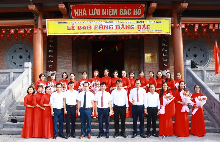 Lễ báo công dâng bác và hành trình vinh danh những "bông hoa" đạt thành tích xuất sắc của Trường THCS Hợp Thanh năm học 2025 - 2026 - Ảnh 12.