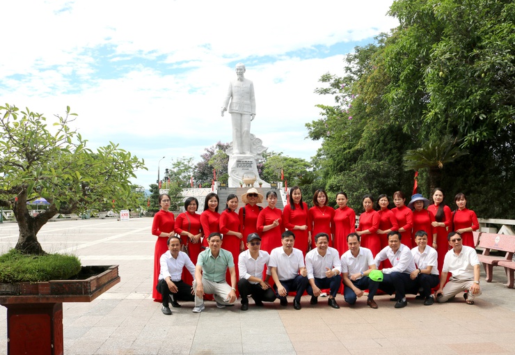 Lễ báo công dâng bác và hành trình vinh danh những "bông hoa" đạt thành tích xuất sắc của Trường THCS Hợp Thanh năm học 2025 - 2026 - Ảnh 14.