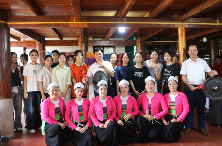 Lễ báo công dâng bác và hành trình vinh danh những "bông hoa" đạt thành tích xuất sắc của Trường THCS Hợp Thanh năm học 2025 - 2026 - Ảnh 18.
