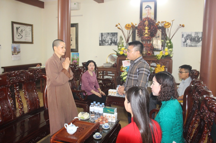 Lãnh đạo xã Phú Xuyên thăm, tặng quà các cơ sở Phật giáo nhân dịp Đại lễ Phật đản năm 2026- Ảnh 4.