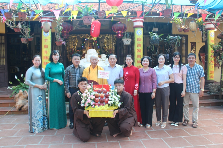 Lãnh đạo xã Phú Xuyên thăm, tặng quà các cơ sở Phật giáo nhân dịp Đại lễ Phật đản năm 2026- Ảnh 3.