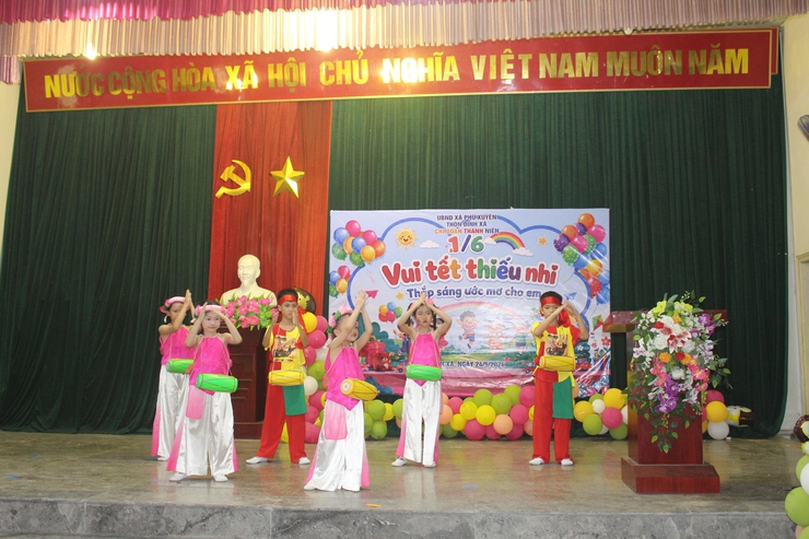 Thôn Đinh Xá tổ chức chuỗi hoạt động “Vui Tết thiếu nhi - Thắp sáng ước mơ cho em”- Ảnh 4.