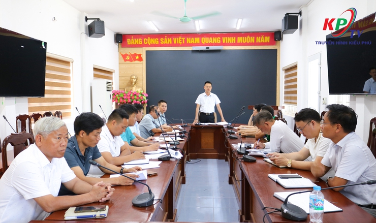 UBND xã Kiều Phú làm việc với các hộ dân có công trình vi phạm, sử dụng sai mục đích đất nông nghiệp trước khi thực hiện Quyết định cưỡng chế- Ảnh 1.