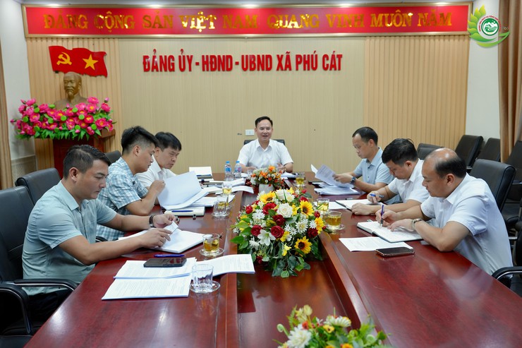 UBND XÃ PHÚ CÁT HỌP TẬP THỂ LÃNH ĐẠO XEM XÉT NHIỀU NỘI DUNG TRỌNG TÂM- Ảnh 1.